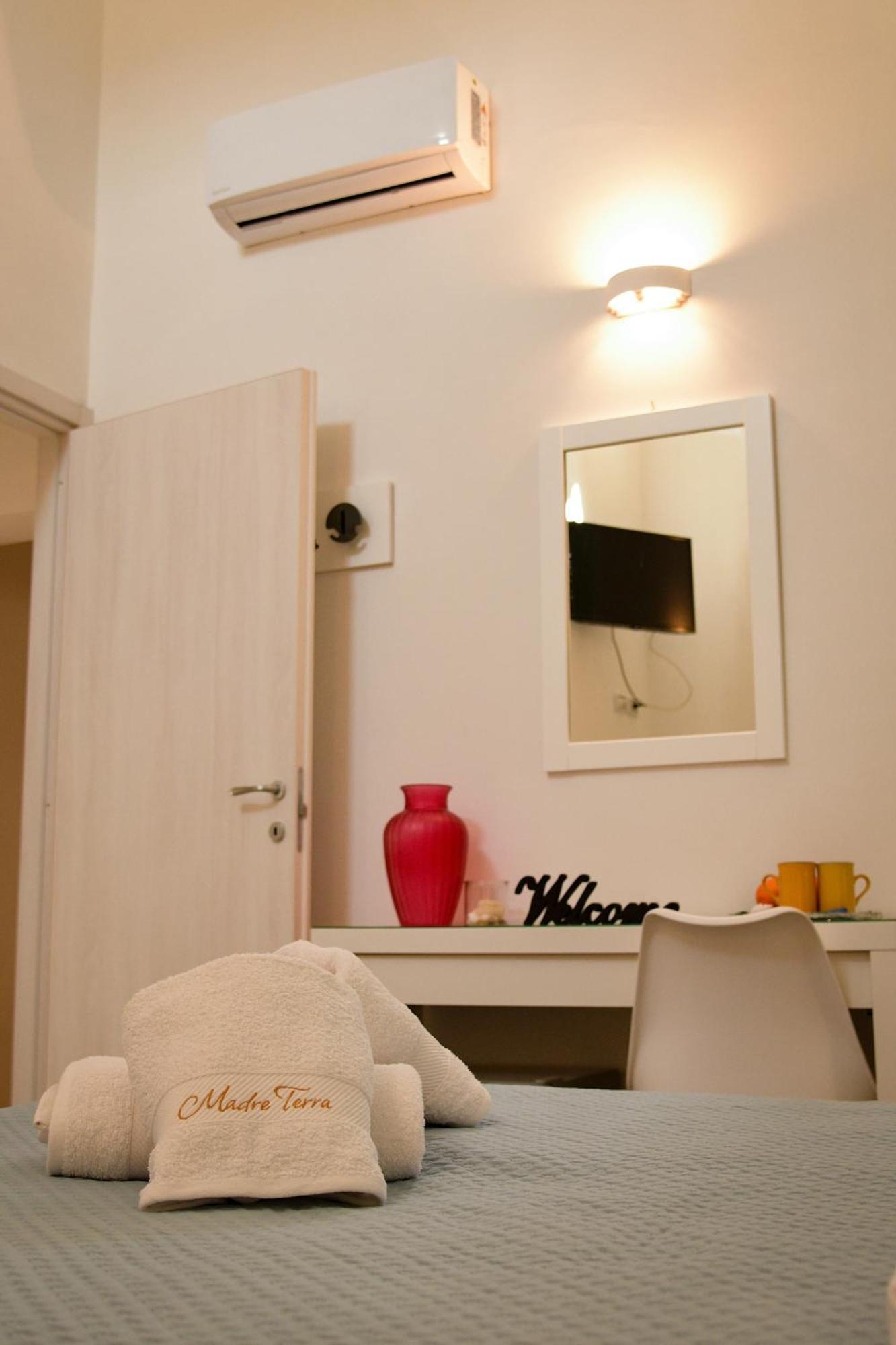 Madre Terra Apartment & Rooms Terrasini Exterior photo