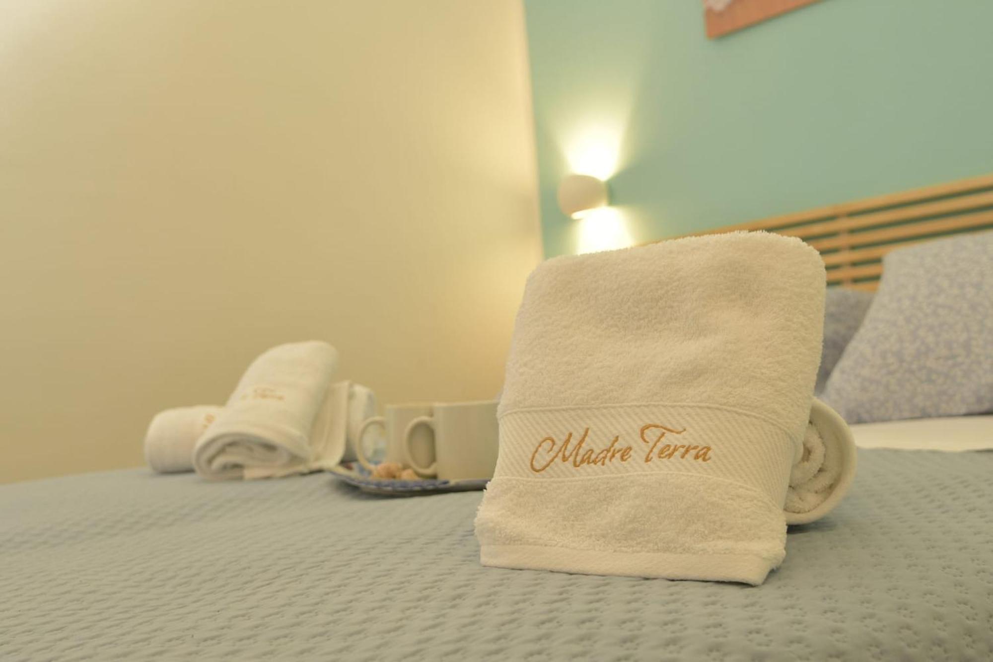 Madre Terra Apartment & Rooms Terrasini Exterior photo